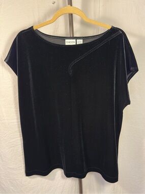 Chico's Black Stretch Velvet Short Sleeve Tee with Subtle Seam Detail Size 3